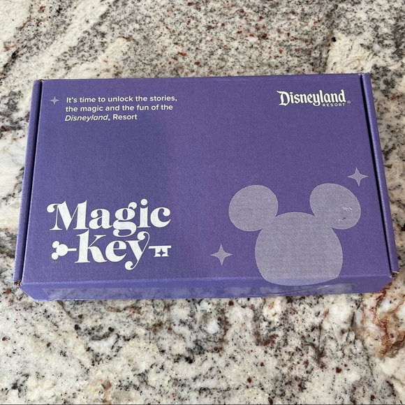 NWT Disneyland Magic Key Welcome Box - Picture 3 of 6